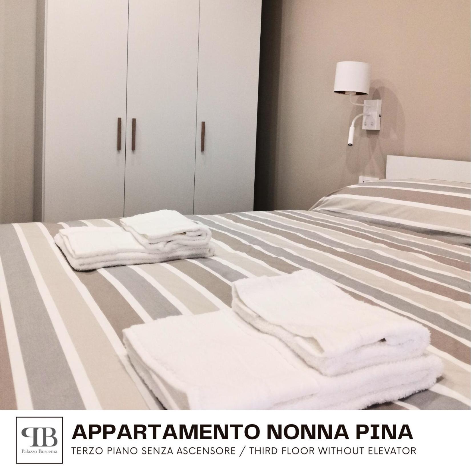 Palazzo Buscema - Appartamenti & Residence Crotone Exterior foto